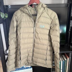 Mountain Hardwear Women’s olive Puffer Jacket